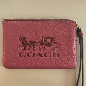Coach Corner Zip Wristlet w/horse and carriage